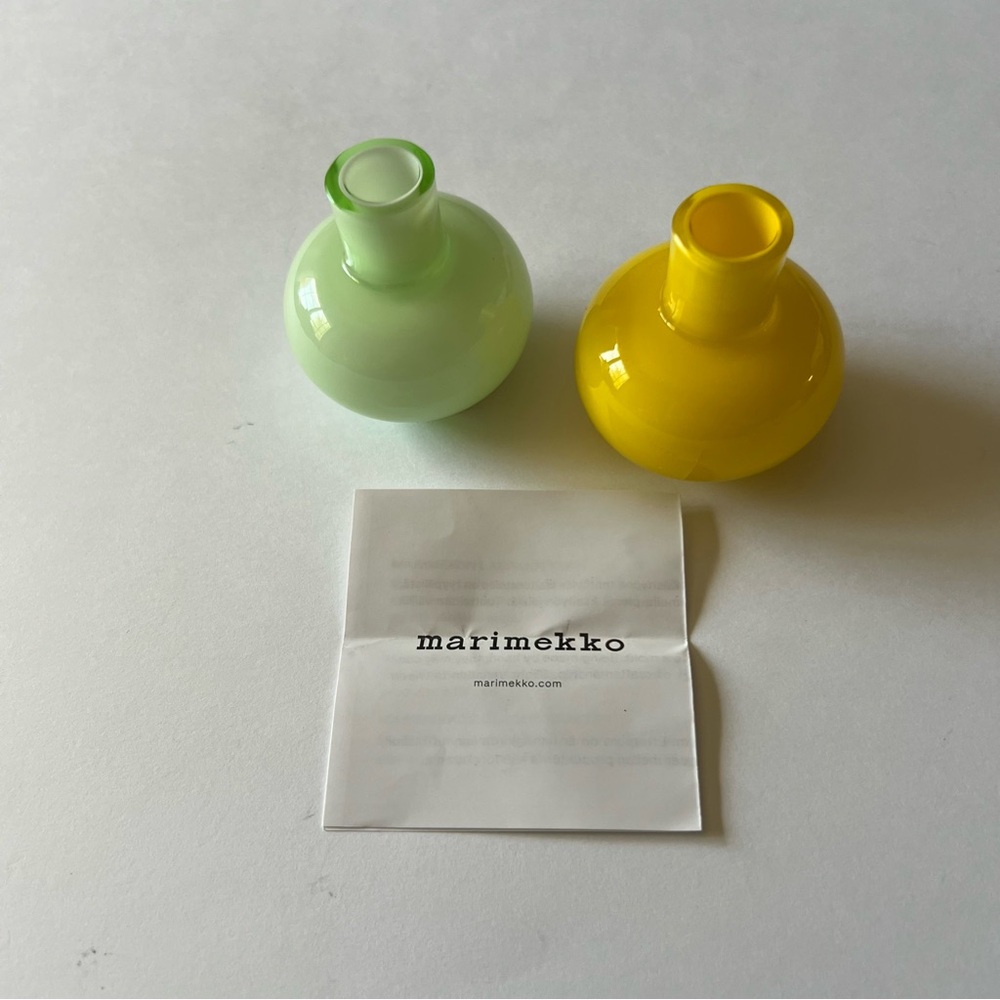 MARIMEKKO SET OF TWO MINI MOUTH-BLOWN GLASS VASES GREEN AND YELLOW NWT